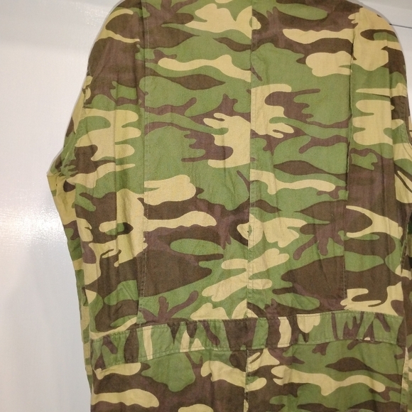 TWO CAMOUFLAGE HUNTERS' JUMPSUITS - Picture 9 of 14